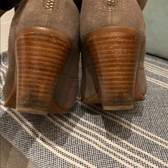 Grey suede booties - Picture 5 of 7